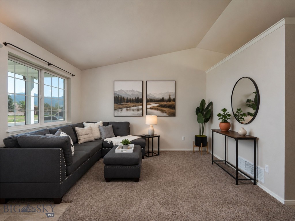 2512 Annie Street Property Photo 2
