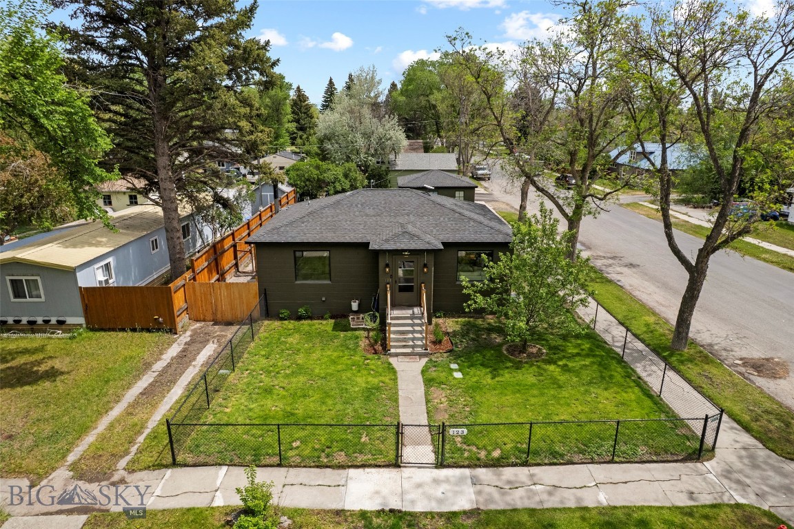 123 3rd Avenue E Property Photo 1