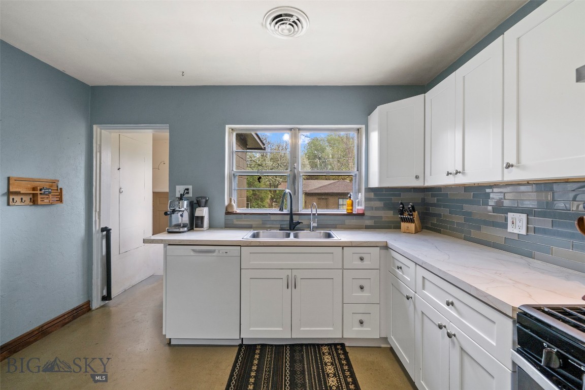 123 3rd Avenue E Property Photo 13