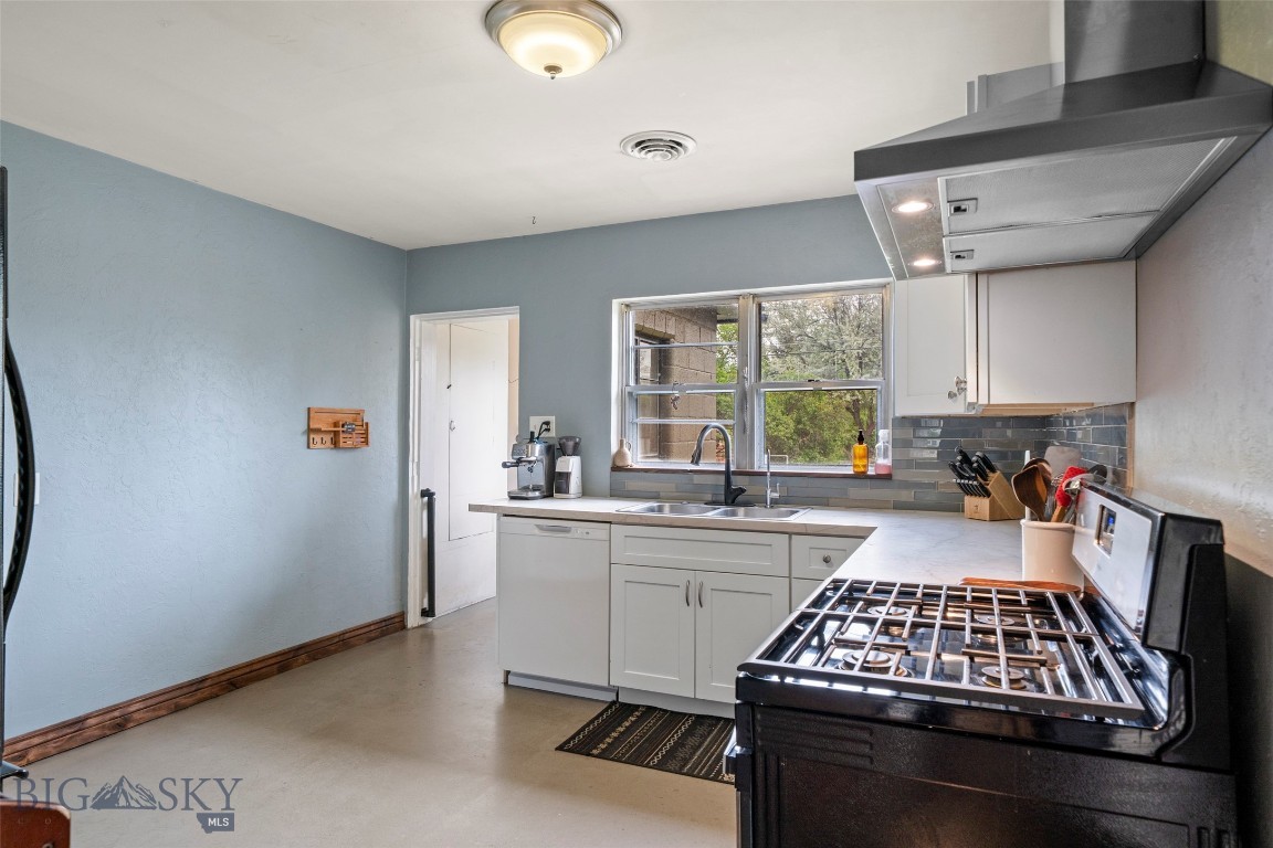 123 3rd Avenue E Property Photo 14