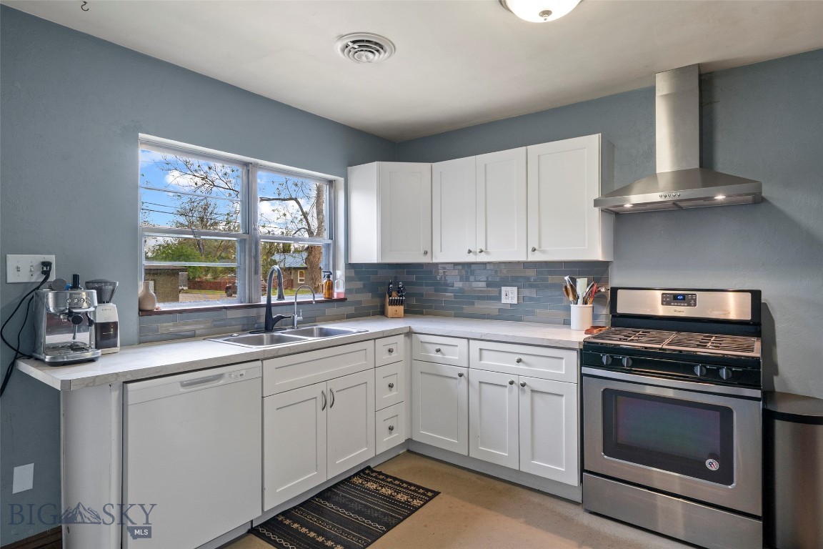 123 3rd Avenue E Property Photo 15