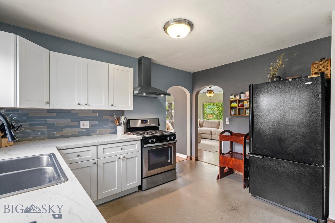 123 3rd Avenue E Property Photo 16