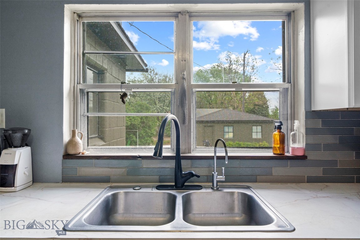123 3rd Avenue E Property Photo 17