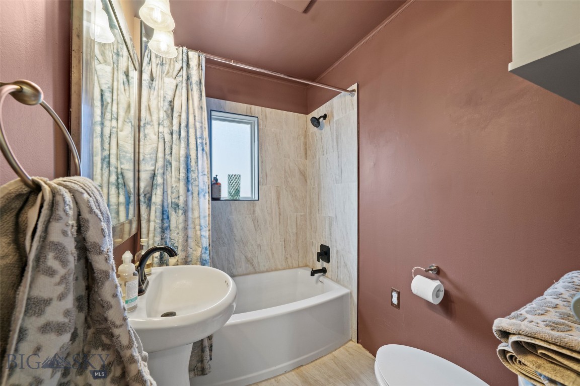 123 3rd Avenue E Property Photo 28