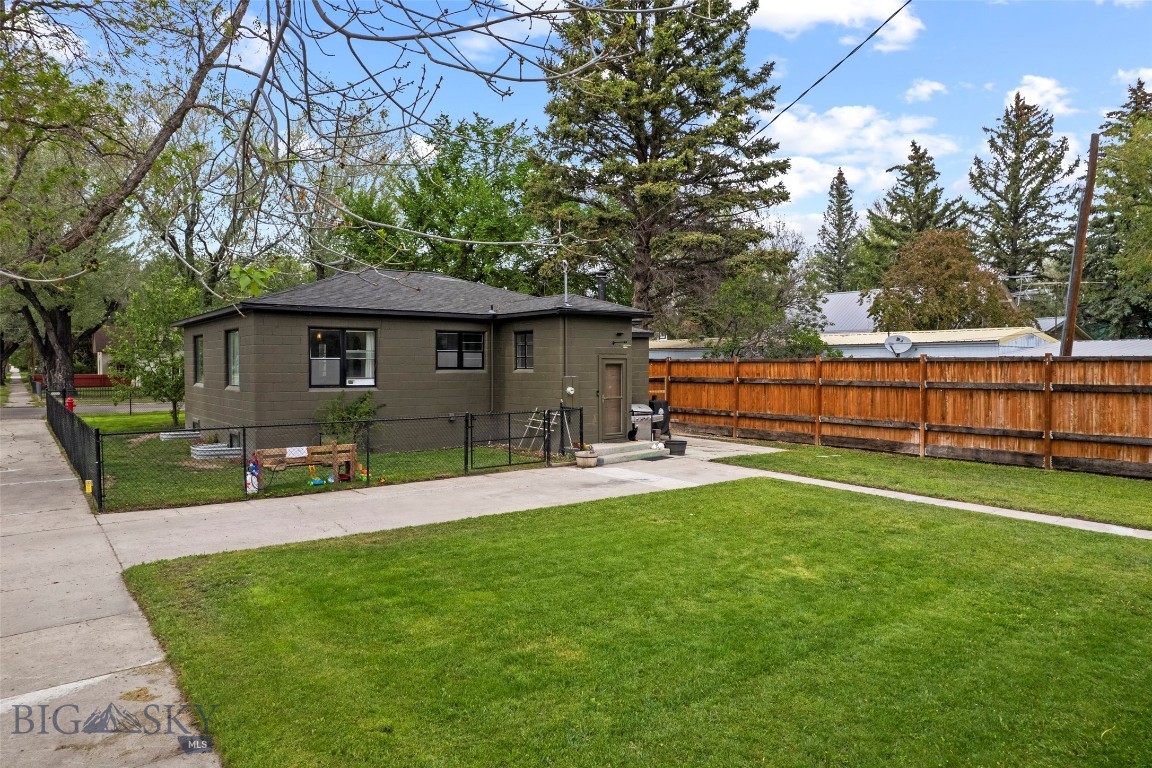 123 3rd Avenue E Property Photo 54
