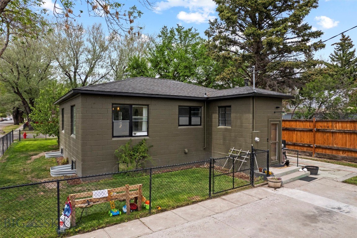 123 3rd Avenue E Property Photo 56