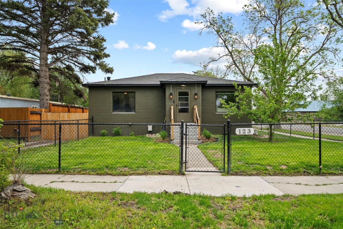 123 3rd Avenue E Property Photo 58