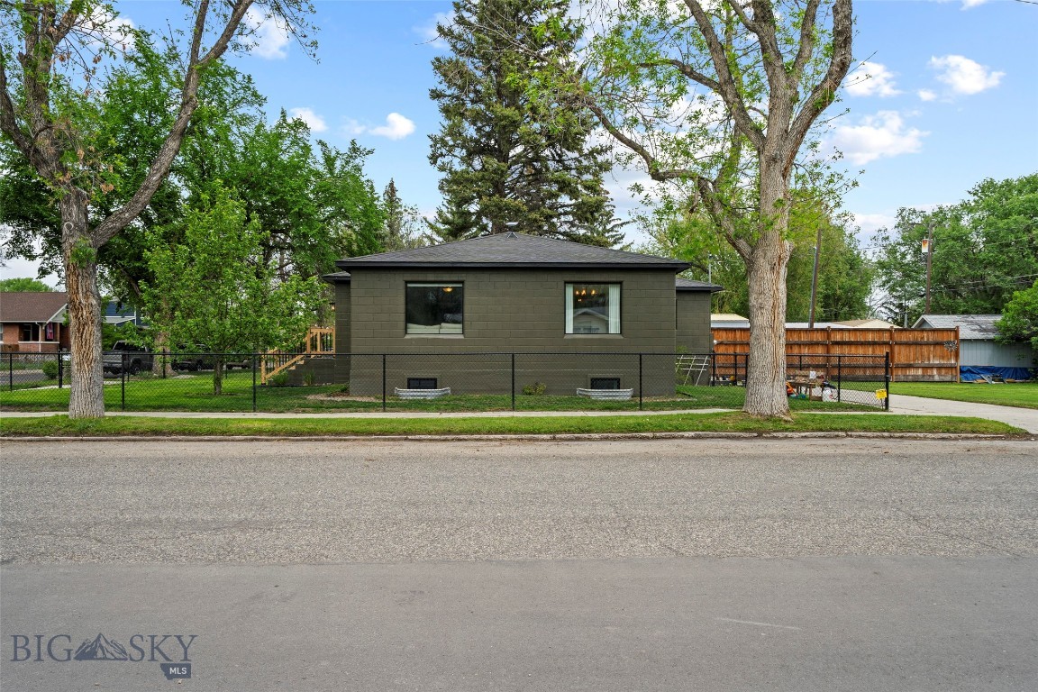 123 3rd Avenue E Property Photo 62