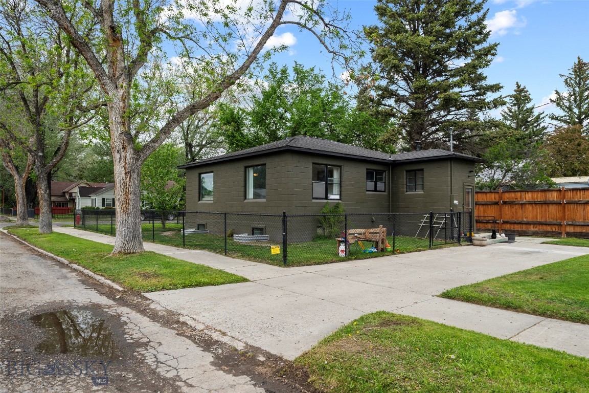 123 3rd Avenue E Property Photo 63