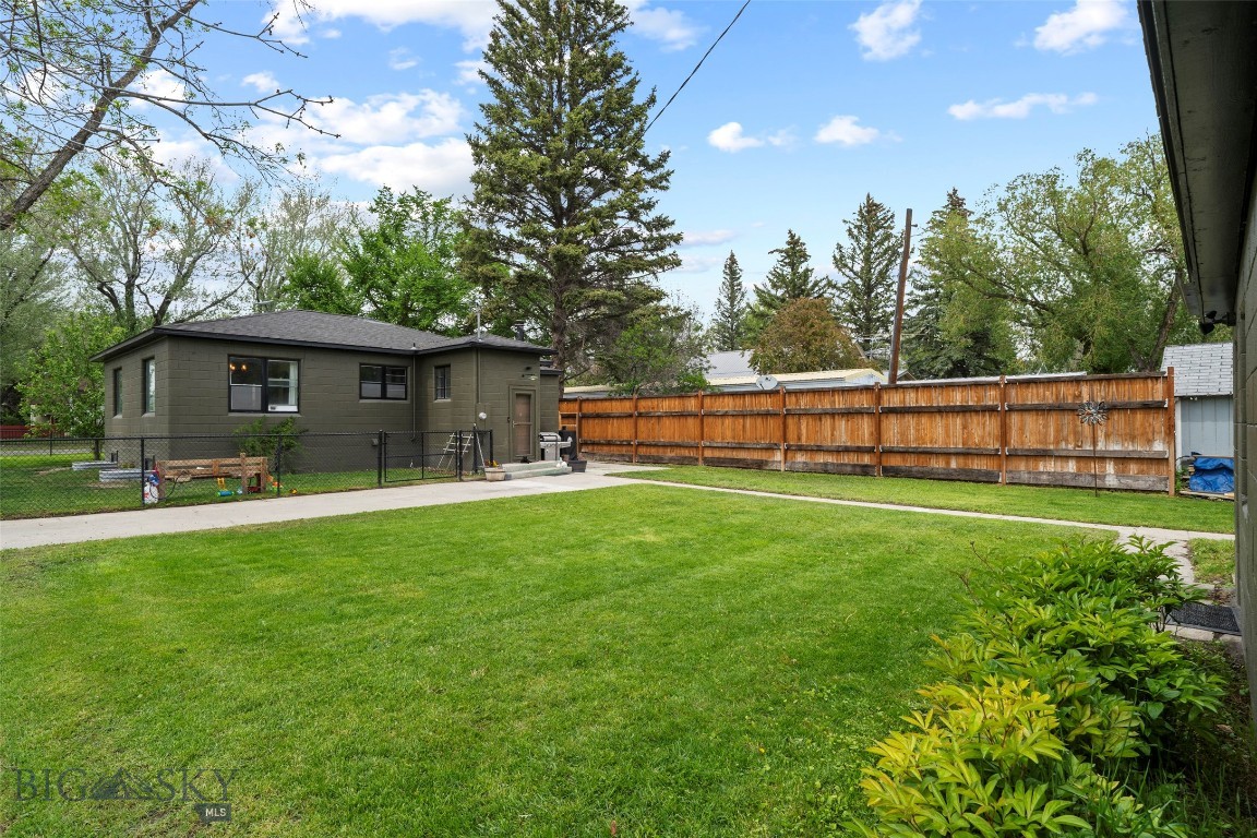 123 3rd Avenue E Property Photo 65