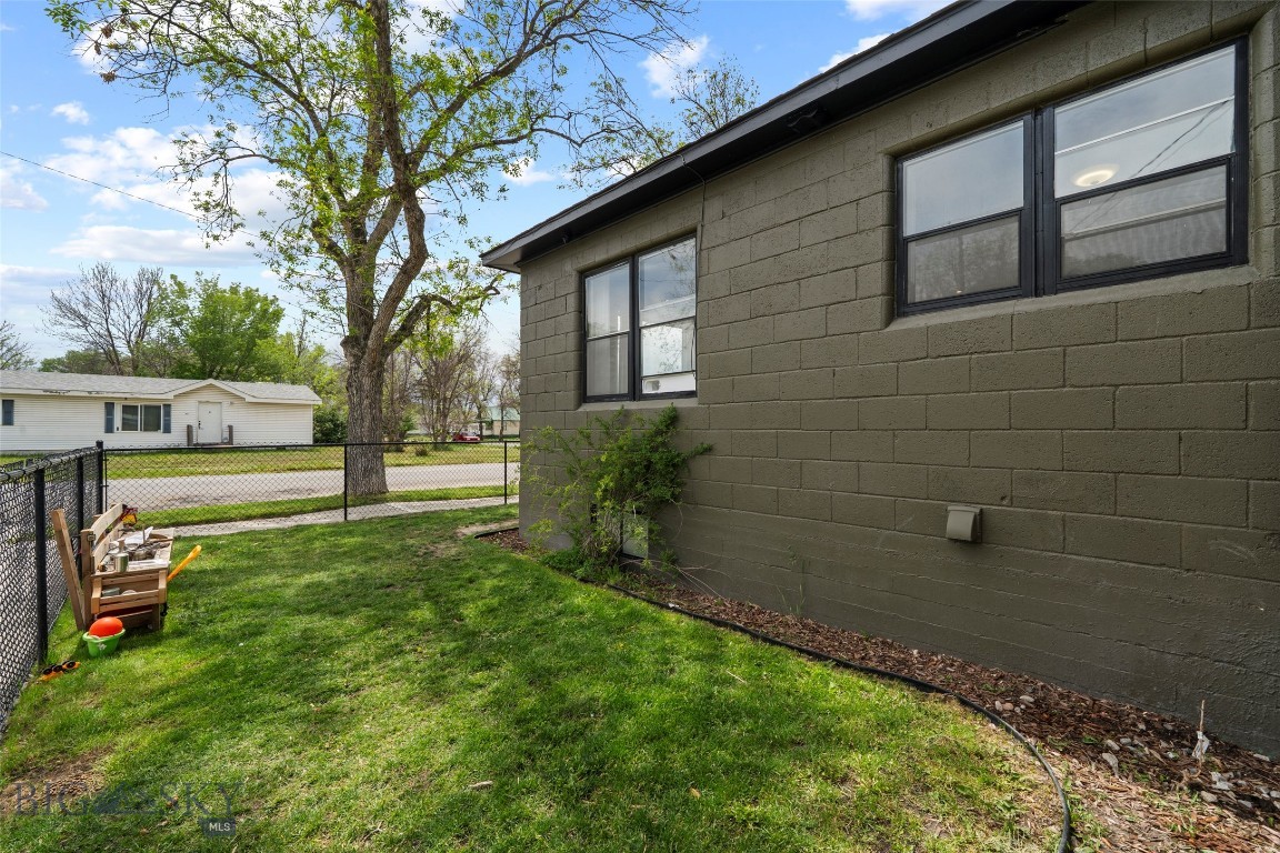 123 3rd Avenue E Property Photo 73