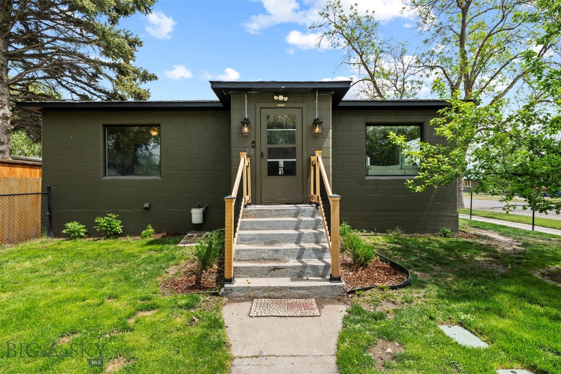 123 3rd Avenue E Property Photo 77