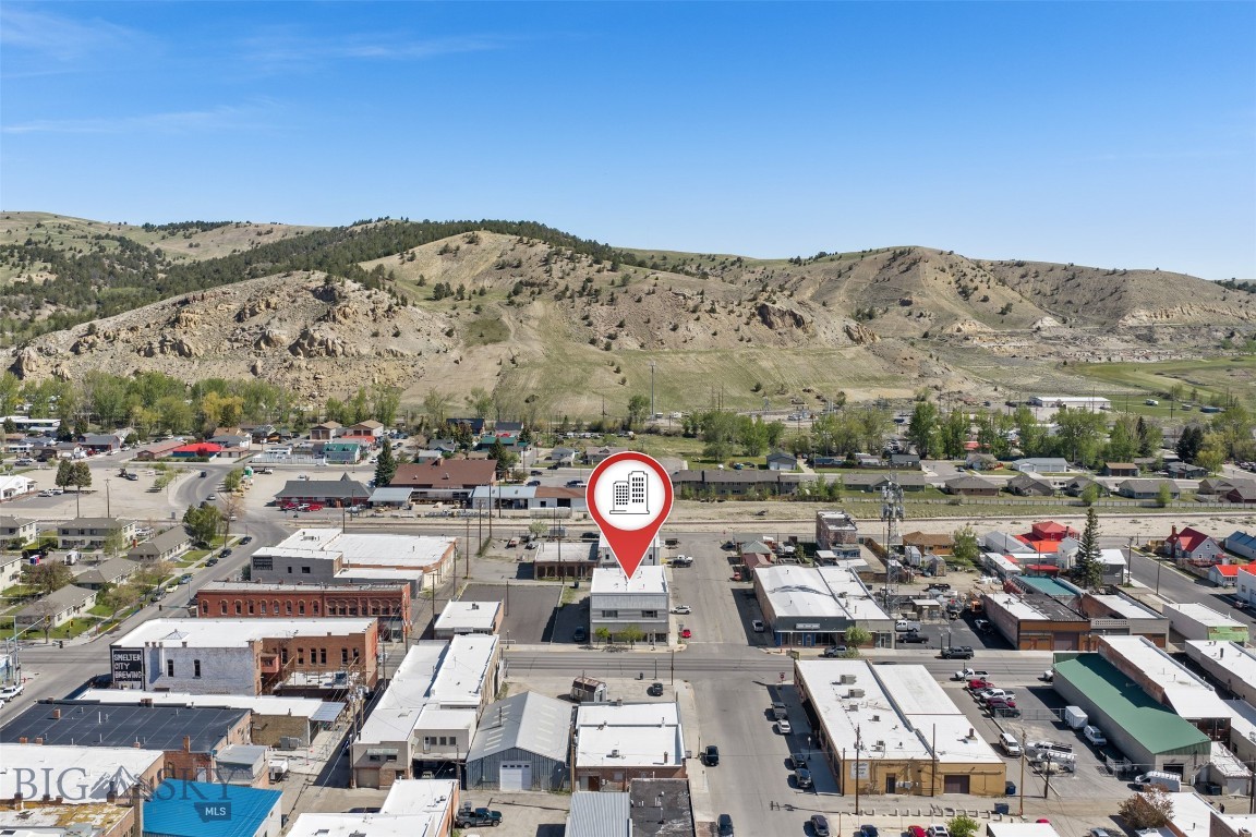 124 E Commercial Avenue Property Photo 3