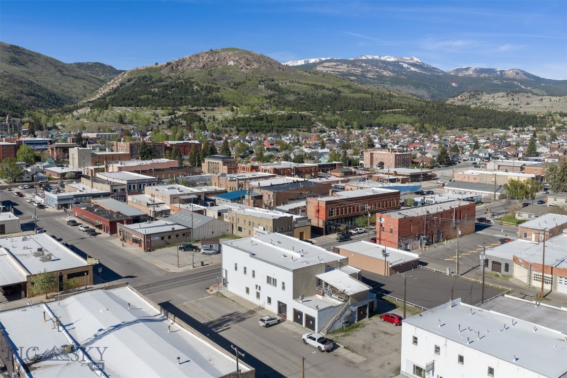 124 E Commercial Avenue Property Photo 7