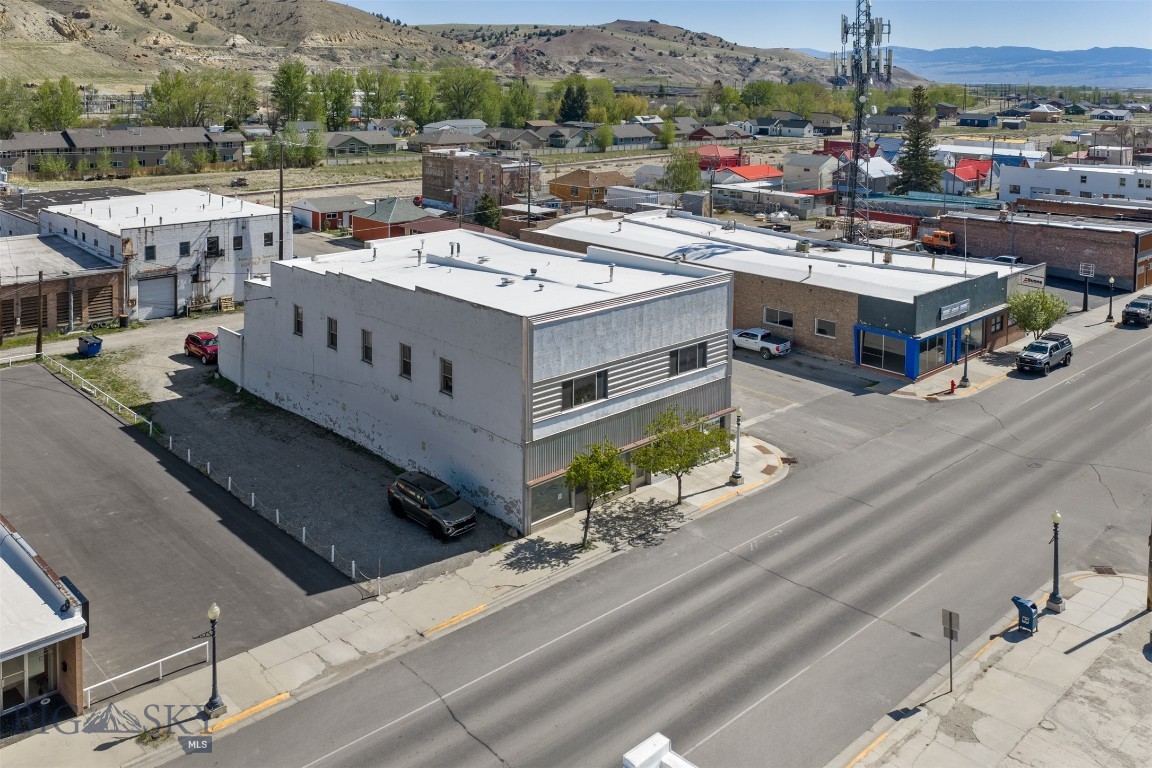 124 E Commercial Avenue Property Photo 9