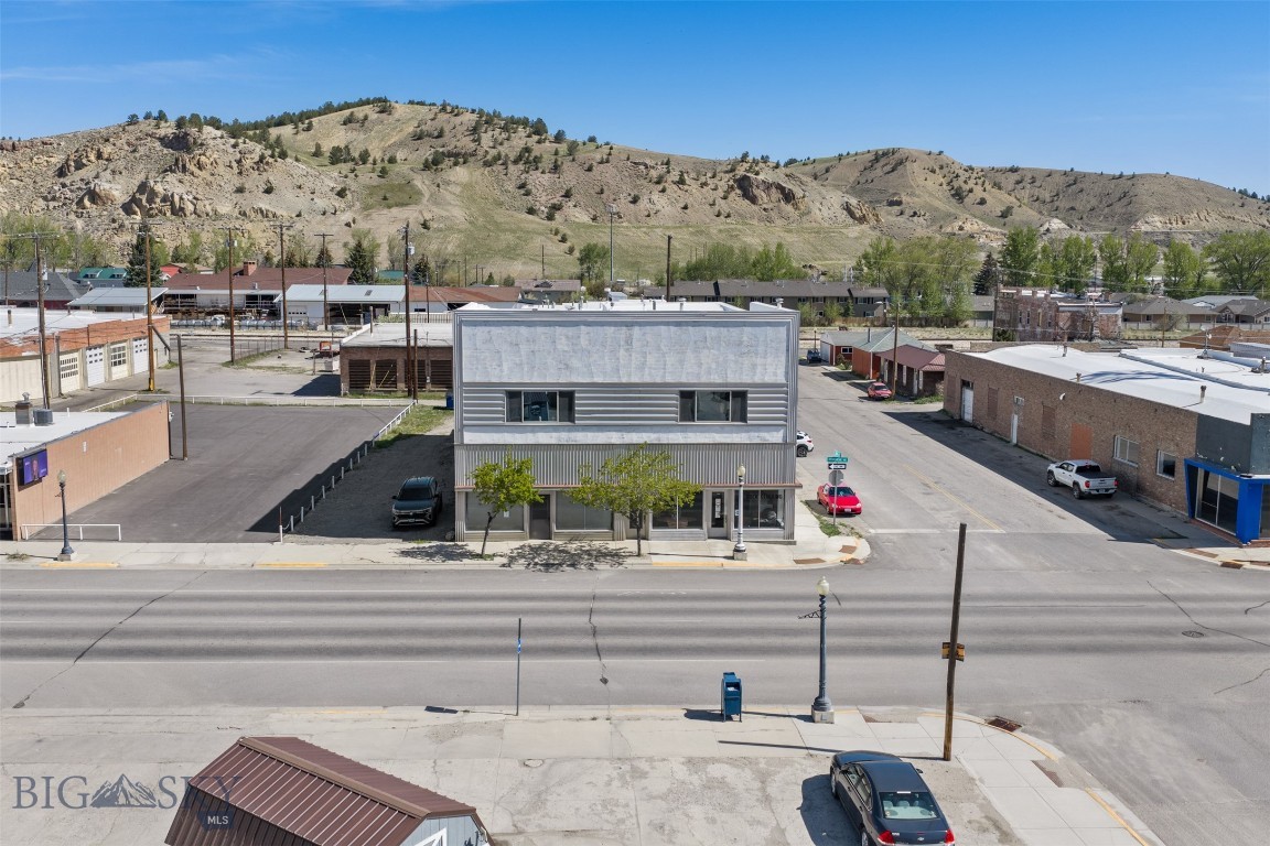 124 E Commercial Avenue Property Photo 10