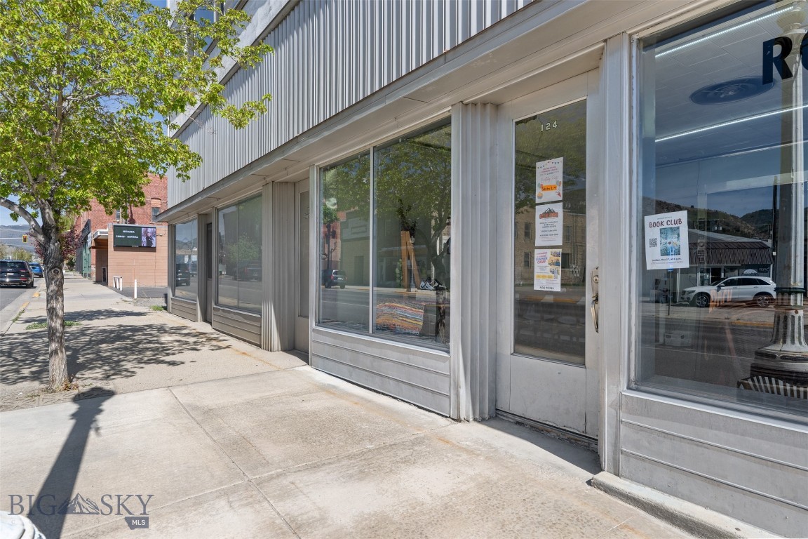 124 E Commercial Avenue Property Photo 12