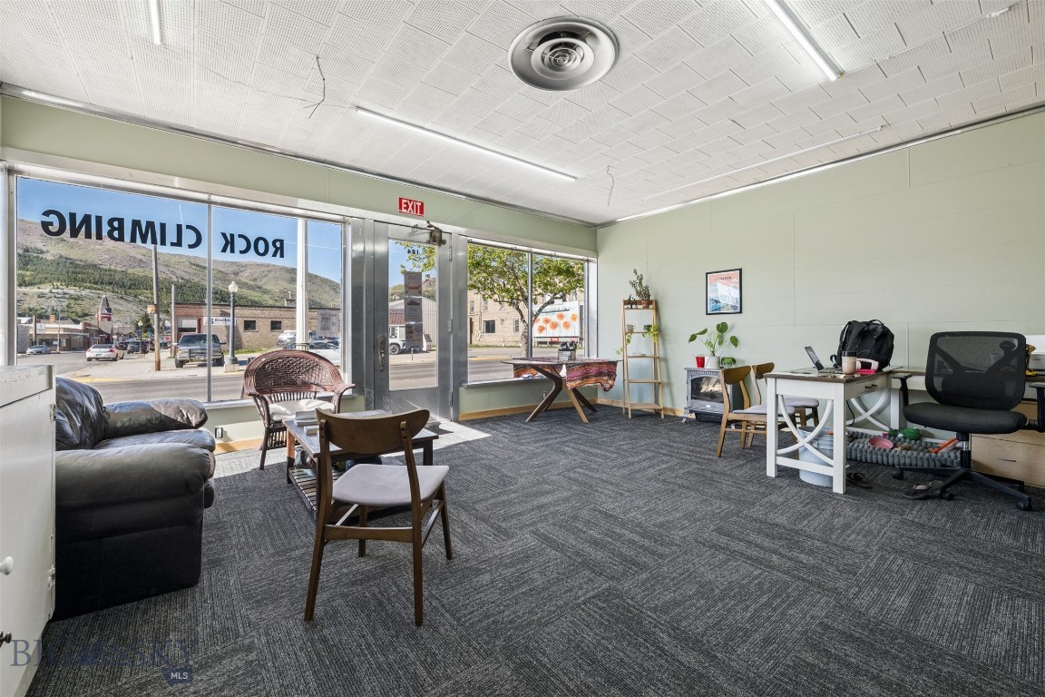 124 E Commercial Avenue Property Photo 13
