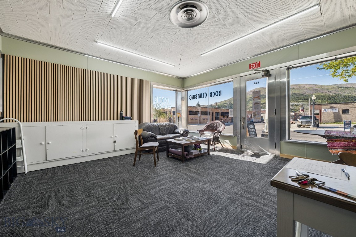 124 E Commercial Avenue Property Photo 14