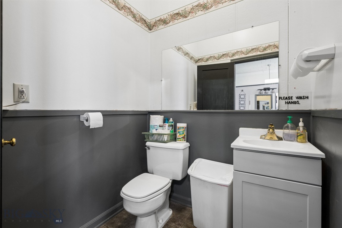124 E Commercial Avenue Property Photo 21