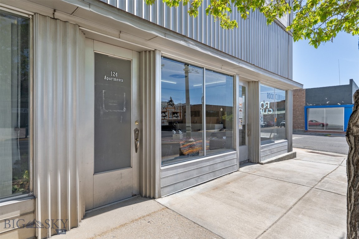 124 E Commercial Avenue Property Photo 24