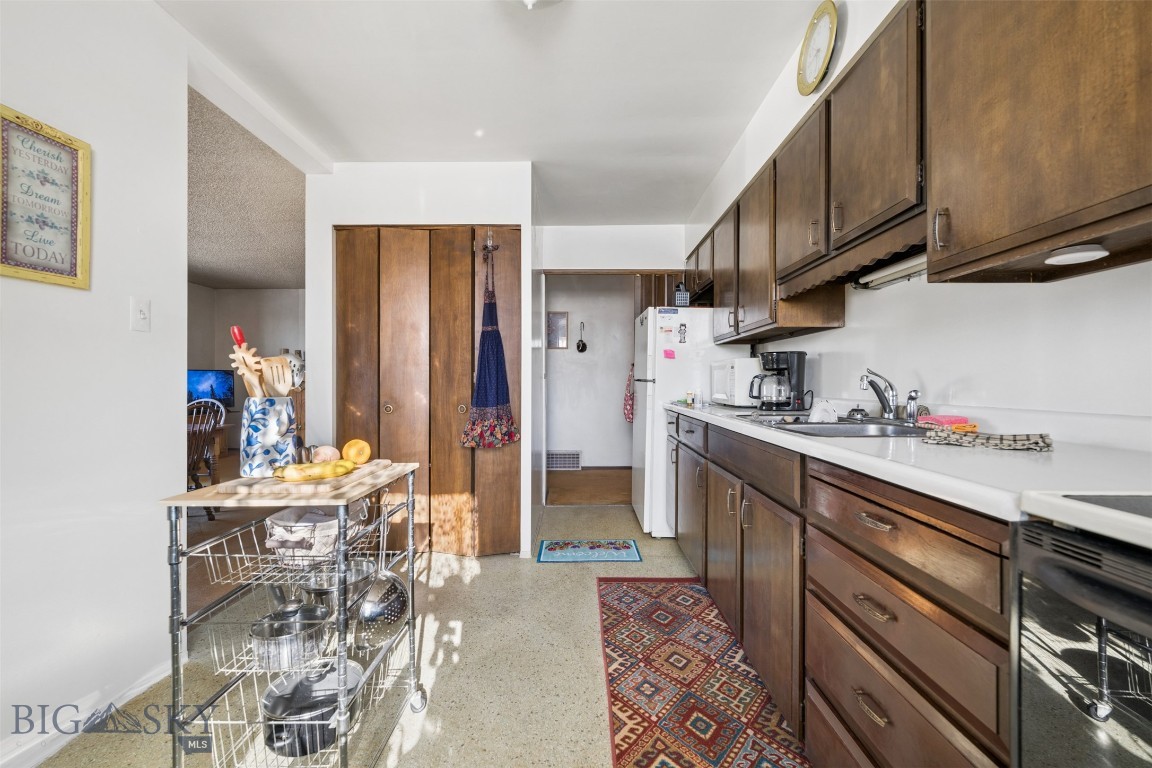 124 E Commercial Avenue Property Photo 45