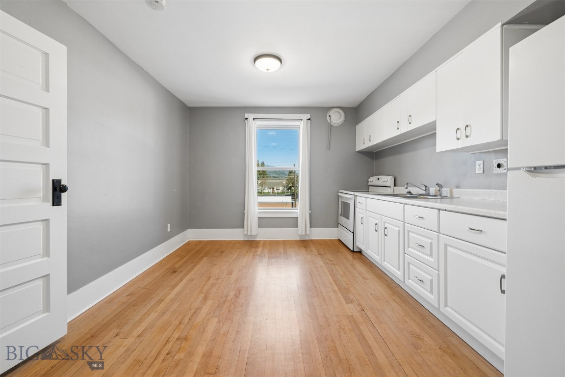 124 E Commercial Avenue Property Photo 58