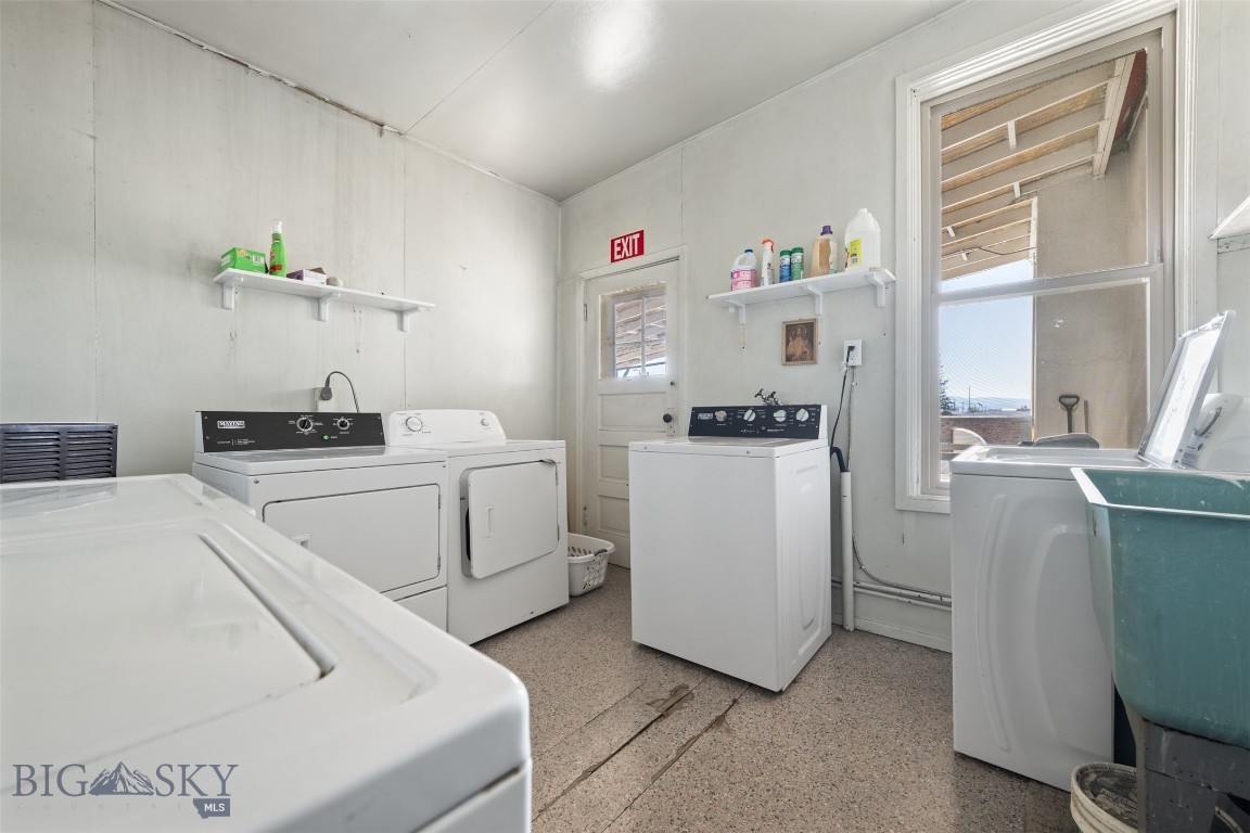 124 E Commercial Avenue Property Photo 66