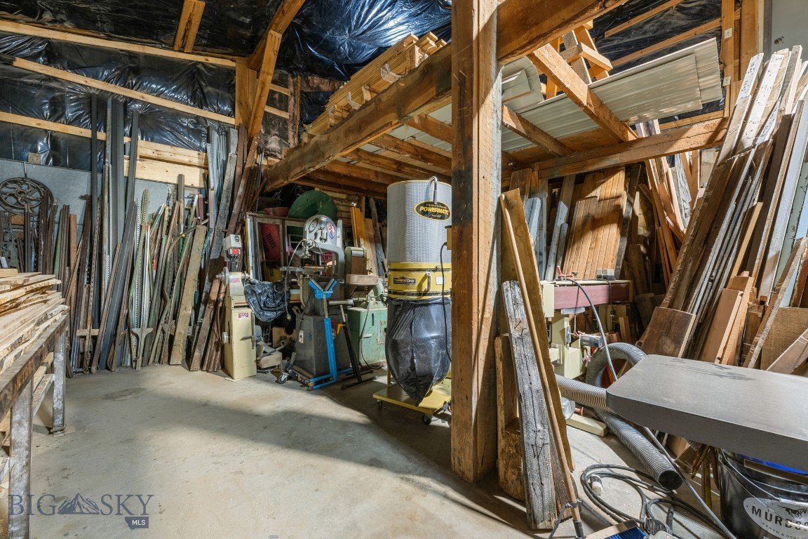 102 W 4th Avenue Property Photo 14