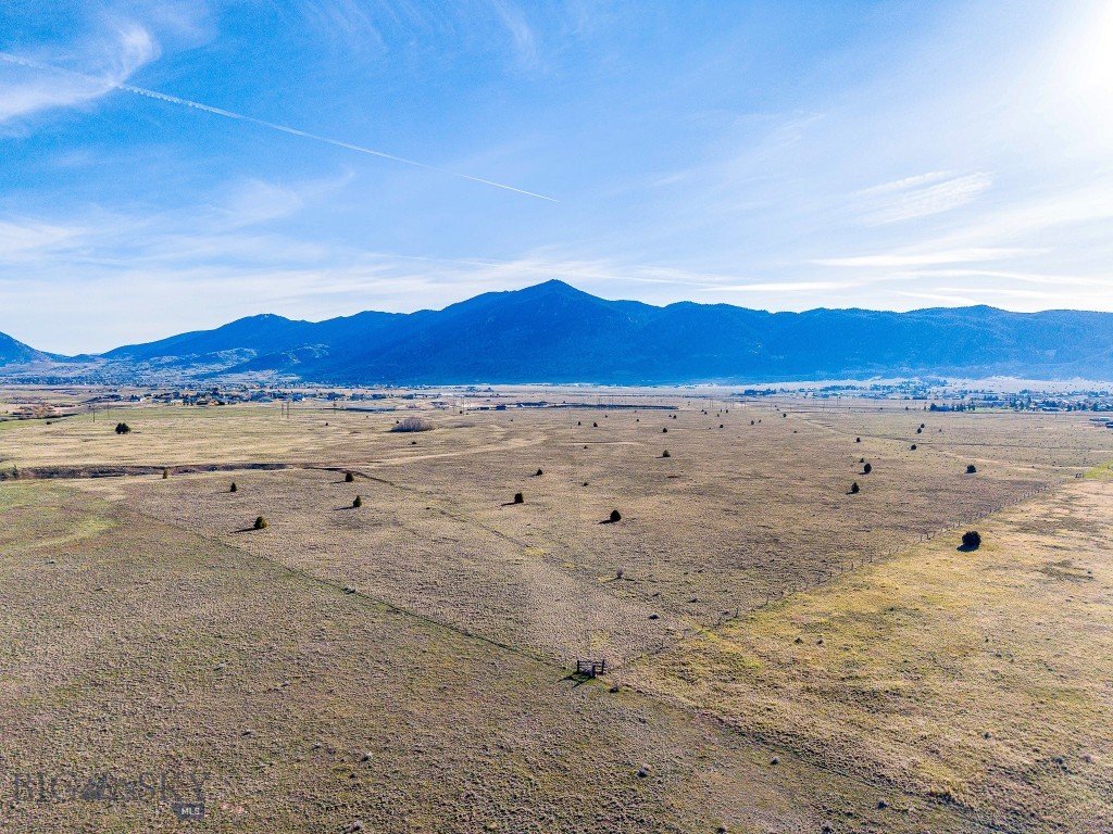 7615 Highway 2 Property Photo 6