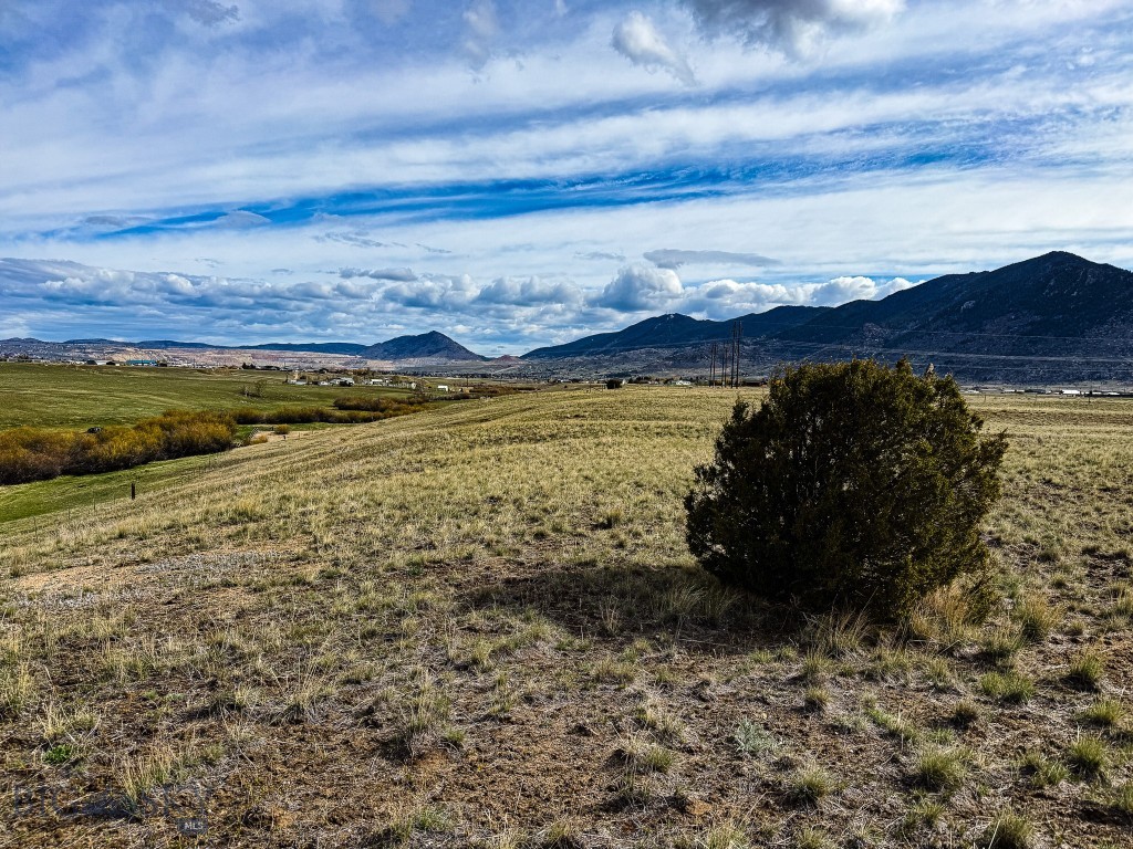 7615 Highway 2 Property Photo 12