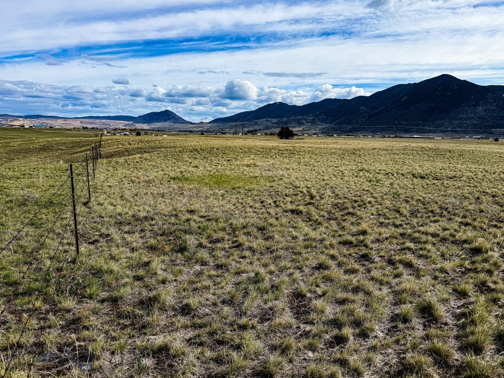 7615 Highway 2 Property Photo 13