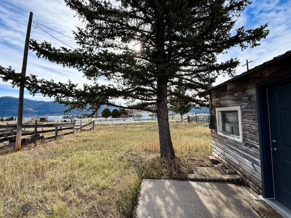 7615 Highway 2 Property Photo 33