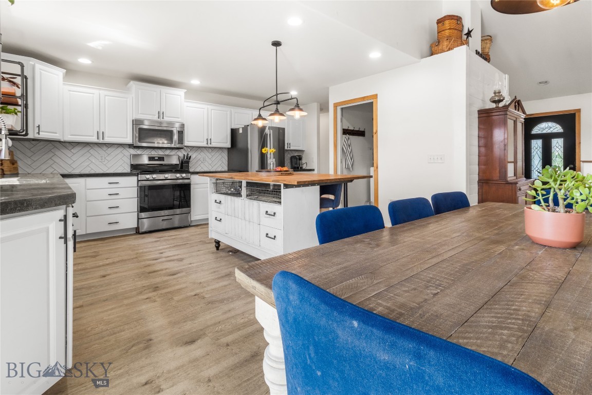 531 W River Rock Road Property Photo 14