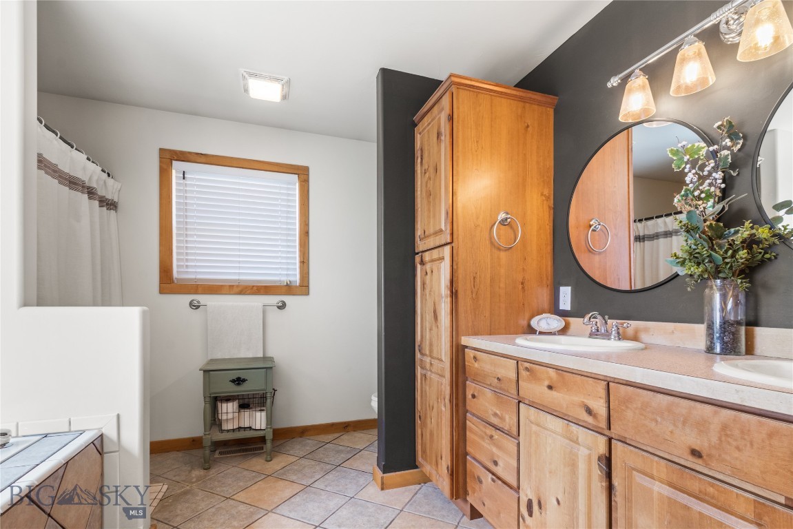 531 W River Rock Road Property Photo 17