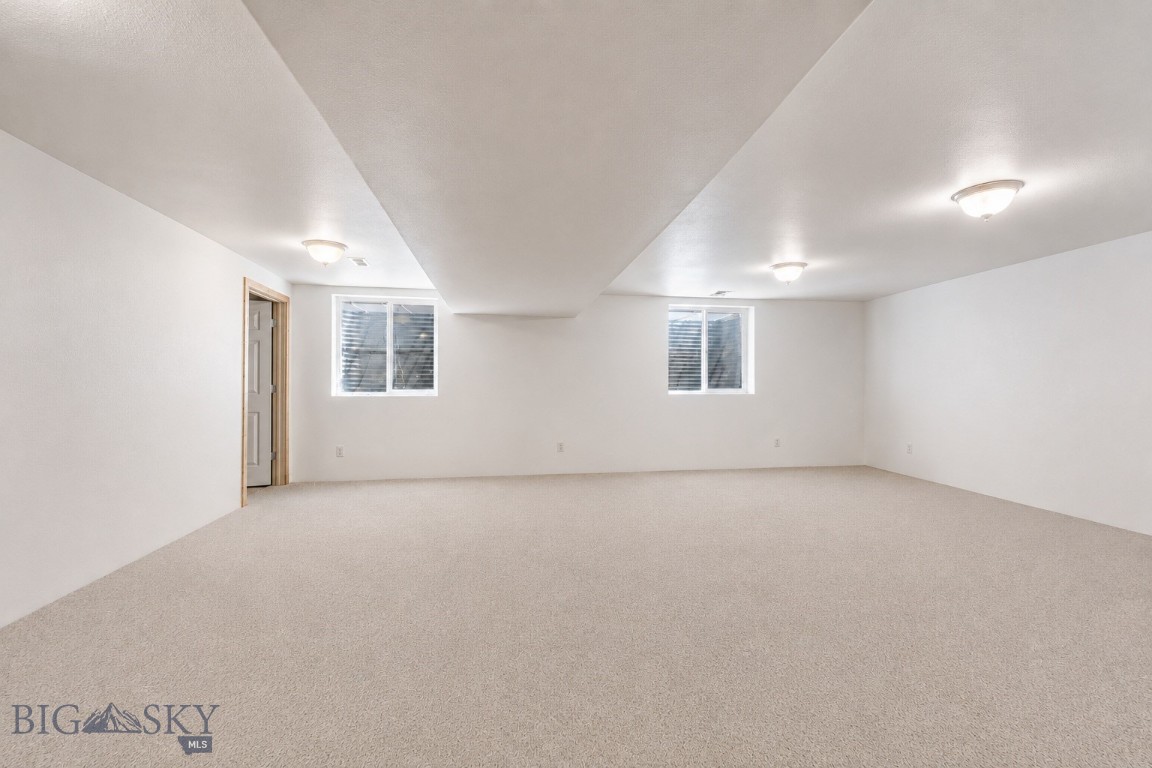 531 W River Rock Road Property Photo 24