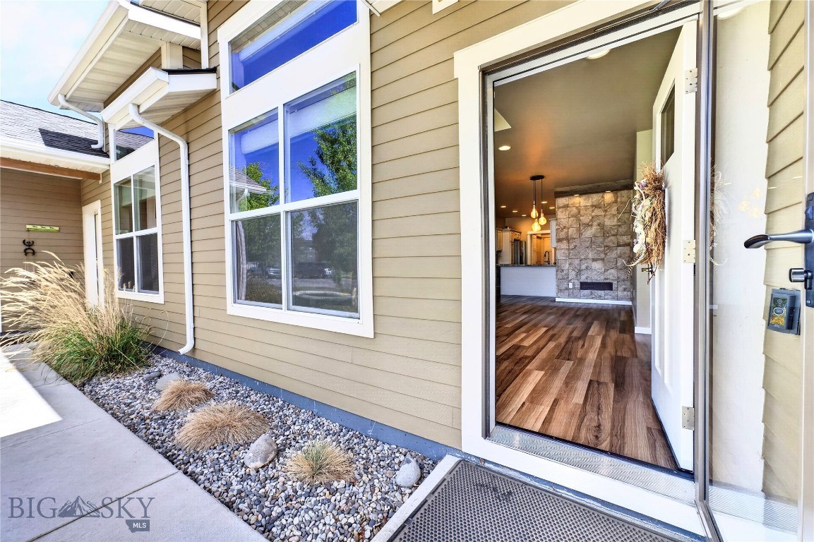 4832 Golden Gate B Property Photo 4