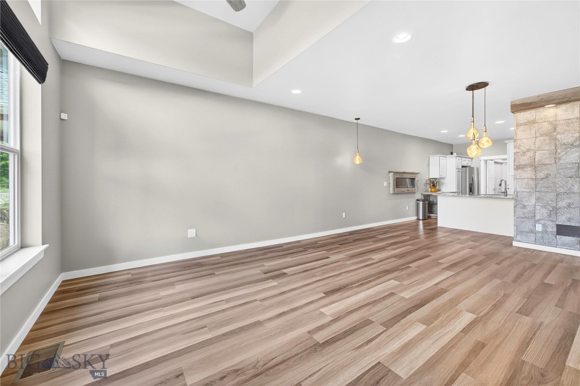 4832 Golden Gate B Property Photo 6