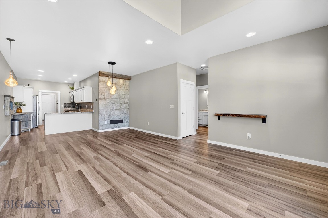 4832 Golden Gate B Property Photo 7