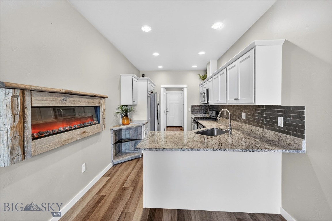 4832 Golden Gate B Property Photo 10