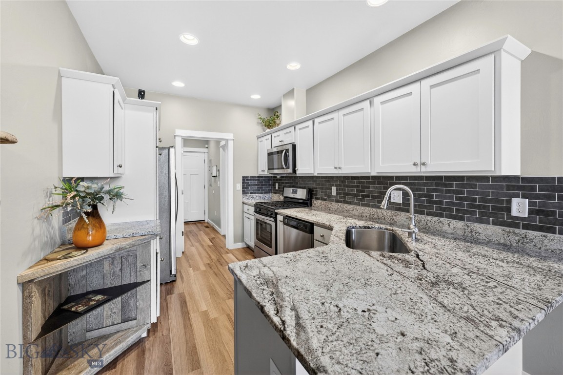 4832 Golden Gate B Property Photo 12