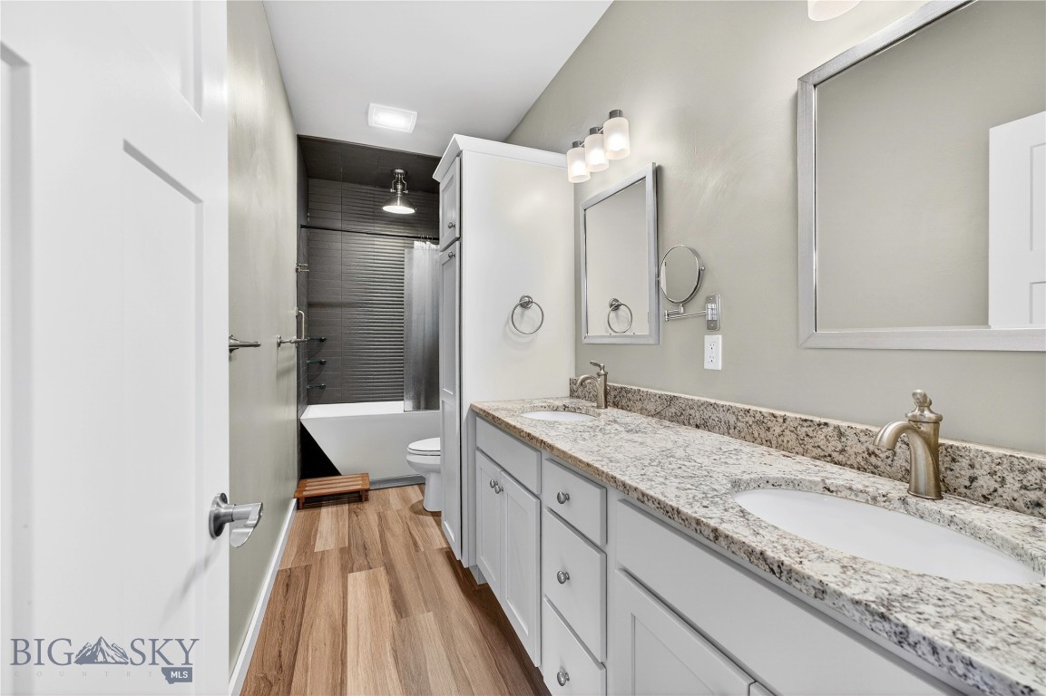 4832 Golden Gate B Property Photo 17