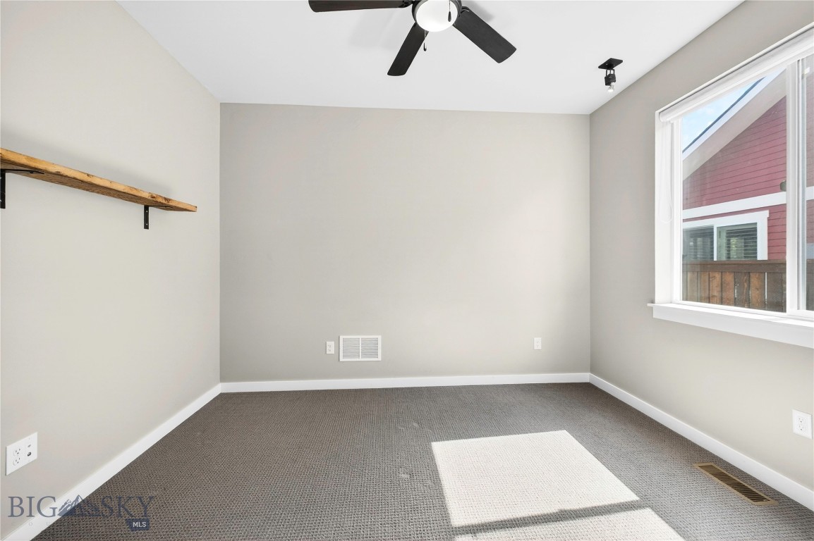 4832 Golden Gate B Property Photo 28