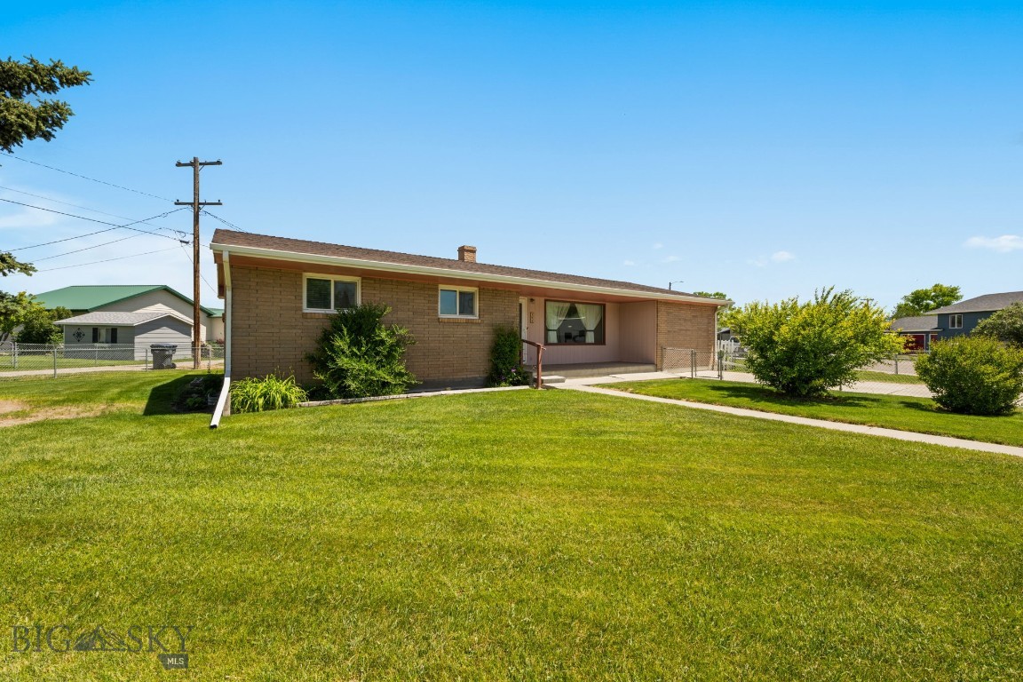 102 Legget Avenue Property Photo 4