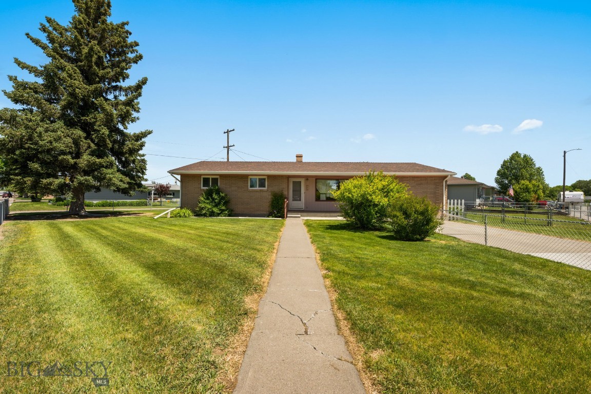 102 Legget Avenue Property Photo 6