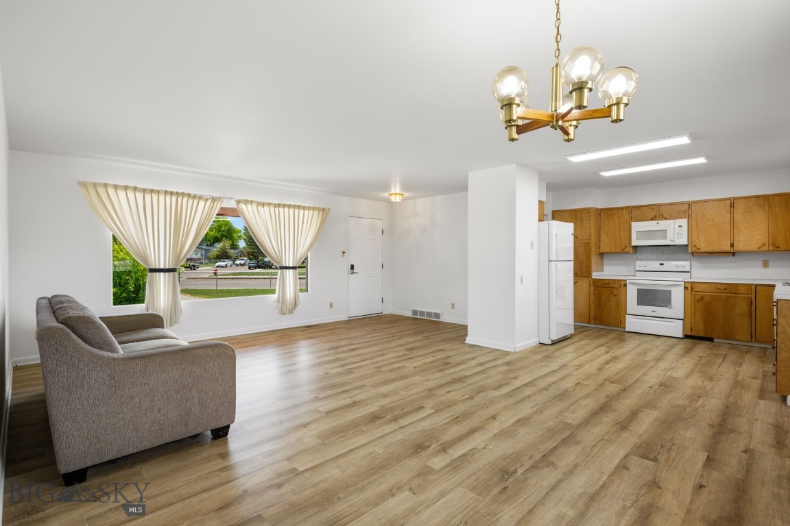 102 Legget Avenue Property Photo 13