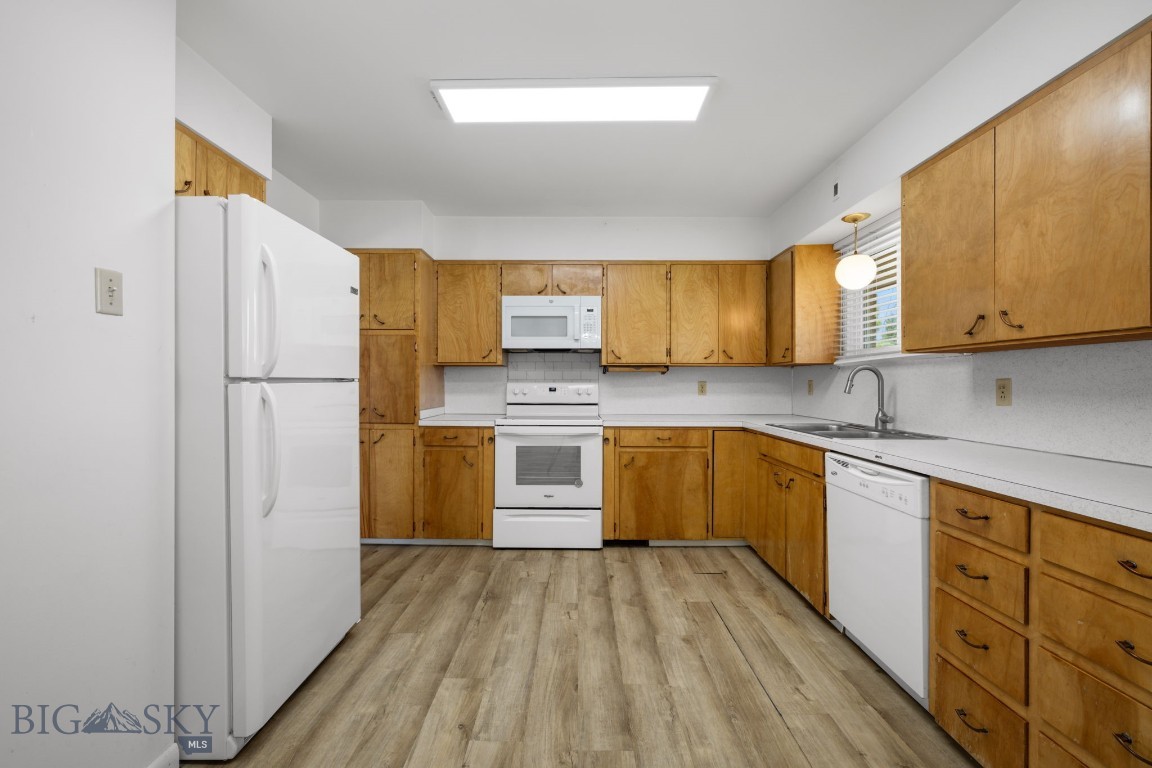 102 Legget Avenue Property Photo 23