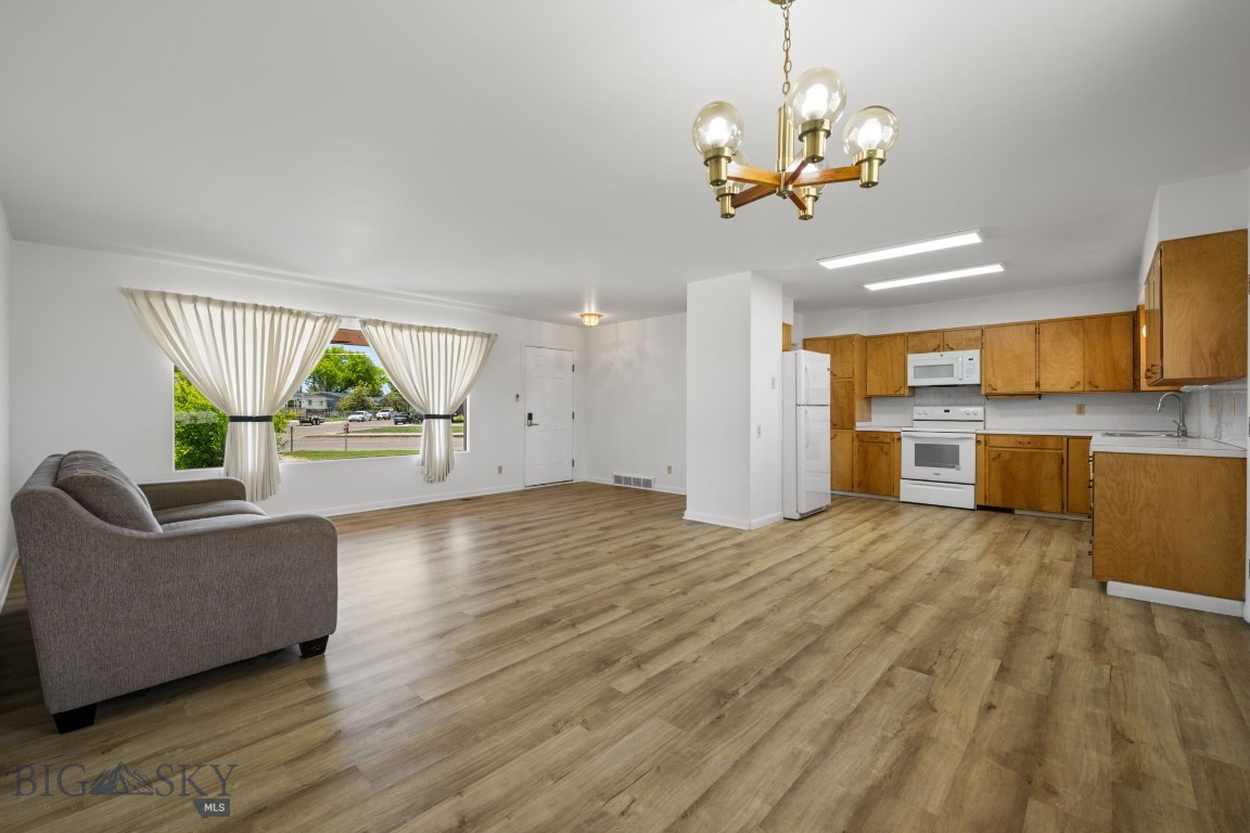 102 Legget Avenue Property Photo 25