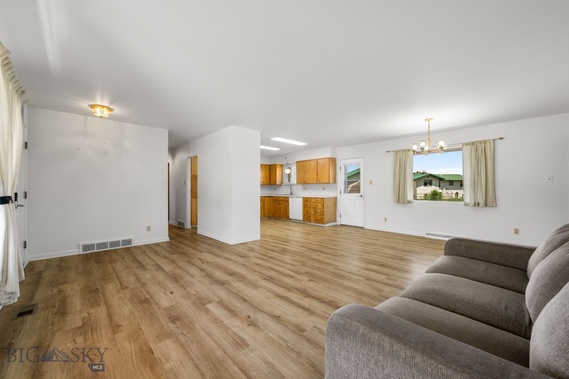 102 Legget Avenue Property Photo 27