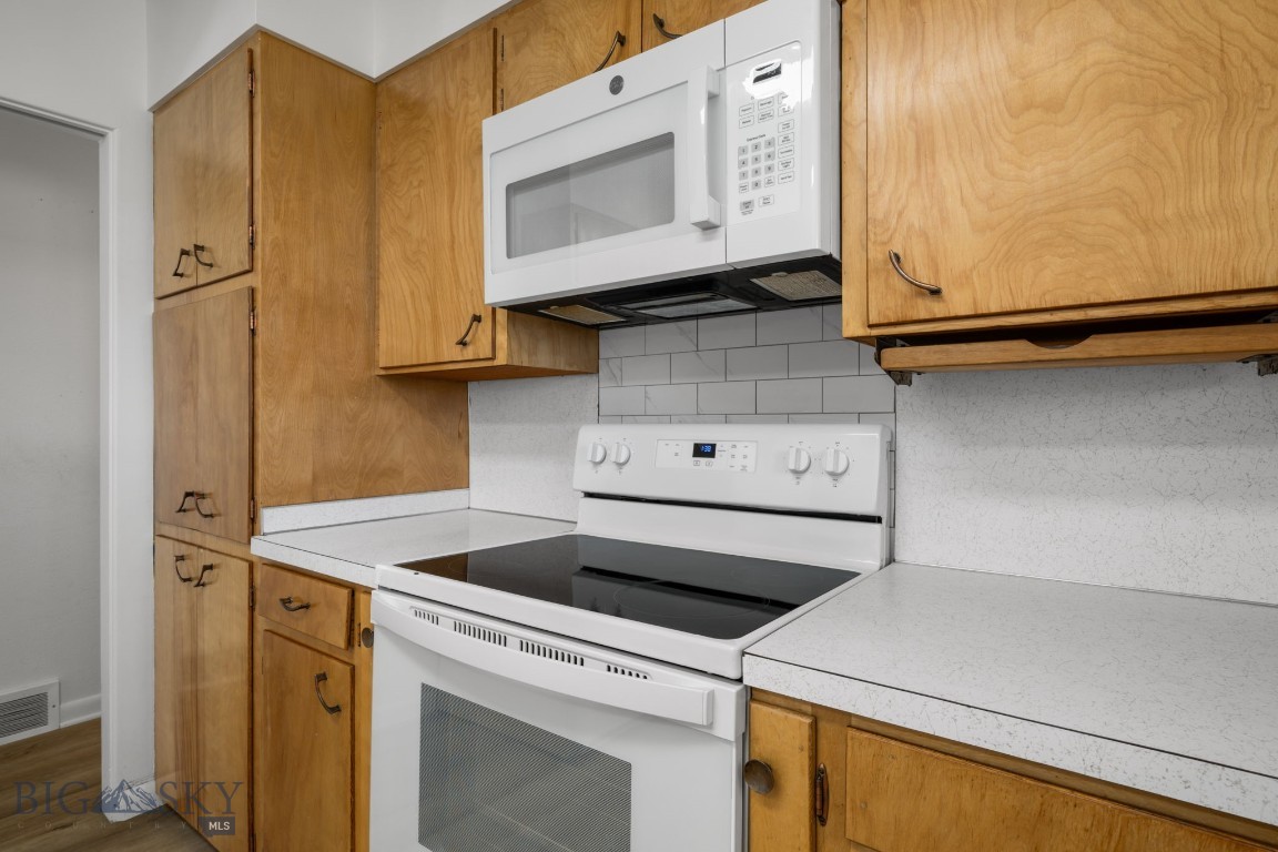 102 Legget Avenue Property Photo 28